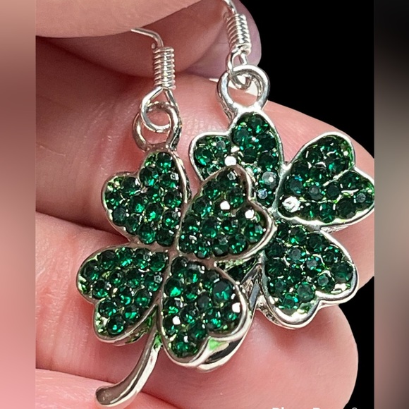 🍀 Sterling silver ear hooks -clover earrings -lucky charm - Picture 4 of 10